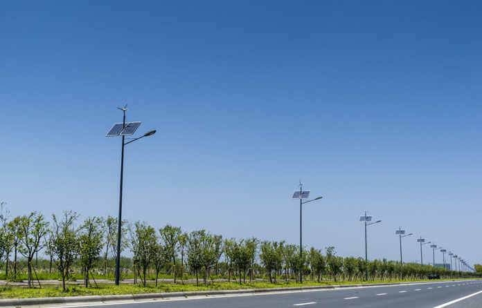 Postes Solares en Calles y Caminos